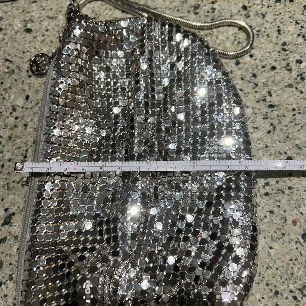 LA Regale Ltd - VINTAGE, Zipper chain metallic silver purse, metal chain